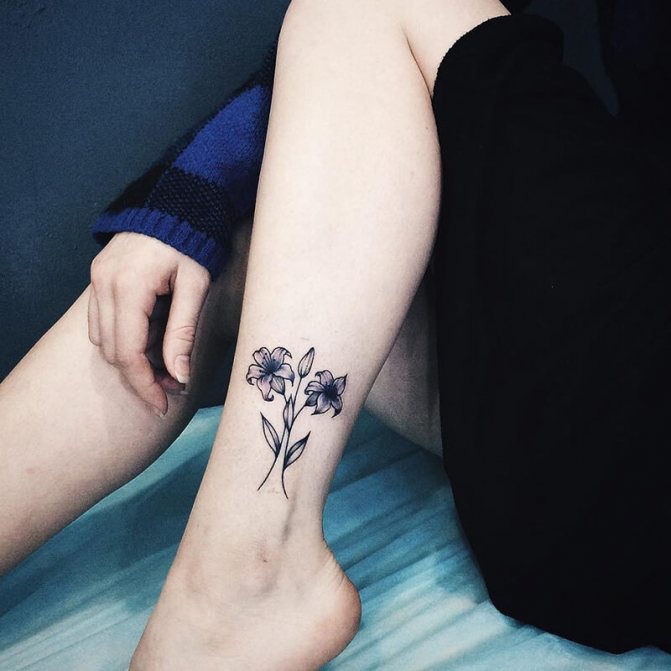 Signification du tatouage de fleurs - Tatouage de fleurs - Tatouage de fleurs sur ma jambe