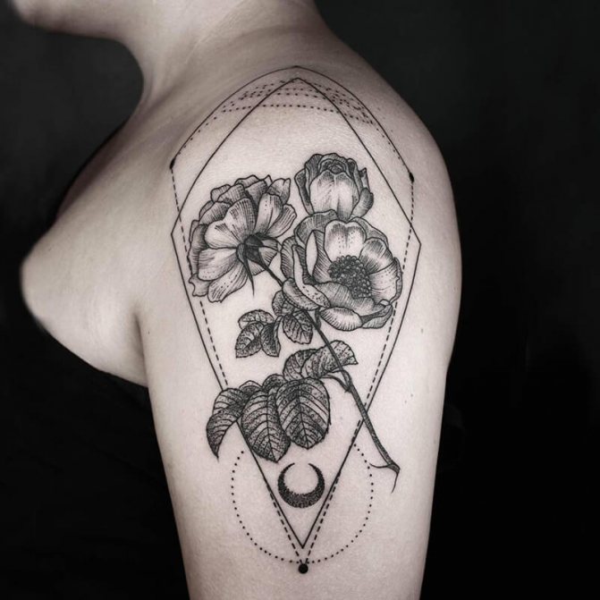 Signification du tatouage de fleurs - Tatouage de fleurs - Tatouage d'épaule de fleurs