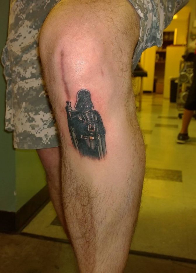 Tatouage Standard Vador sur le genou