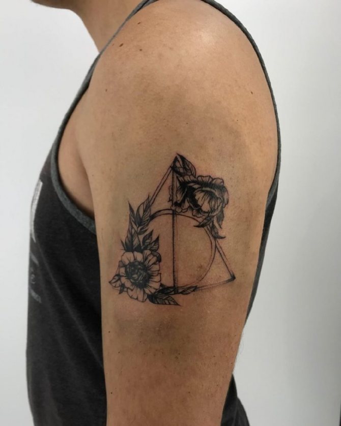 tatouage des Reliques de la Mort