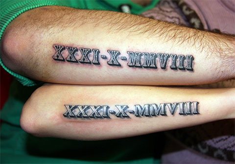Tatouer la date de naissance de l'enfant en chiffres romains
