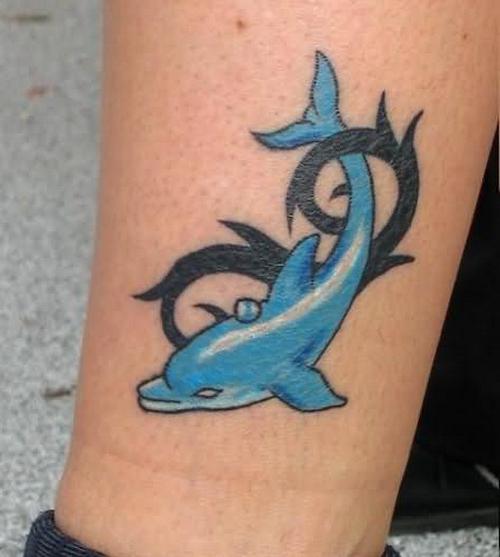 photo de tatouage de dauphin