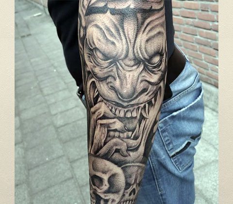 Tatouage du démon à la main