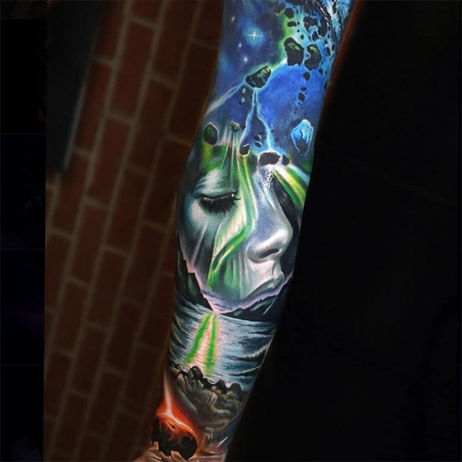 Tatouage main espace visage pour filles