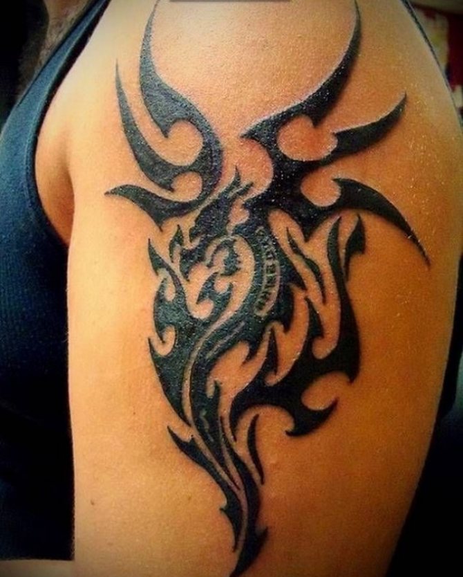 Tatouage du dragon dans le graphisme polynésien