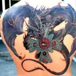 Tatouage du dragon dans la cabine du Tattoo-77