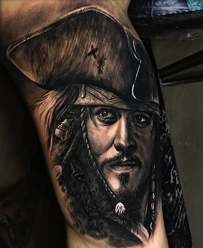 Tatouage de Jack Sparrow sur le bras, le dos, l'épaule. Photo, significations