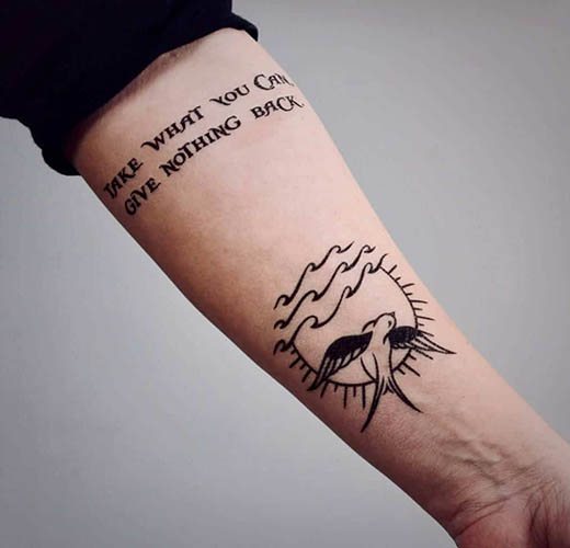Tatouage de Jack Sparrow sur le bras, le dos, l'épaule. Photo, significations
