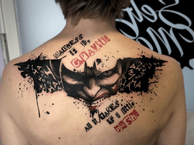 Tatouage Joker sur le dos