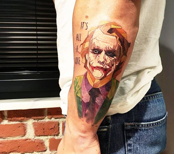 Tatouage Joker sur le bras, l'avant-bras, la jambe. Croquis, photo, signification