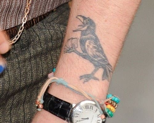 Un tatouage de Johnny Depp. Photos sur son bras, son dos et sa main