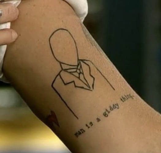 Un tatouage de Johnny Depp. Photos sur son bras, son dos et sa main