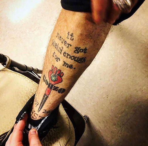 Un tatouage de Johnny Depp. Photos sur son bras, son dos et sa main