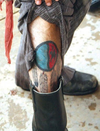 Un tatouage de Johnny Depp. Photos sur son bras, son dos et sa main