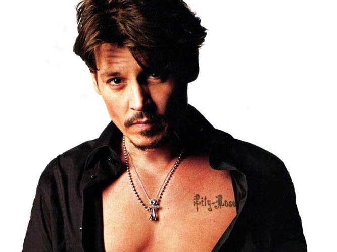Un tatouage de Johnny Depp. Photos sur son bras, son dos, sa main