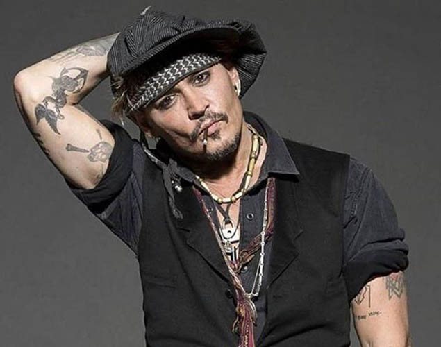 Un tatouage de Johnny Depp. Photos sur son bras, son dos et sa main