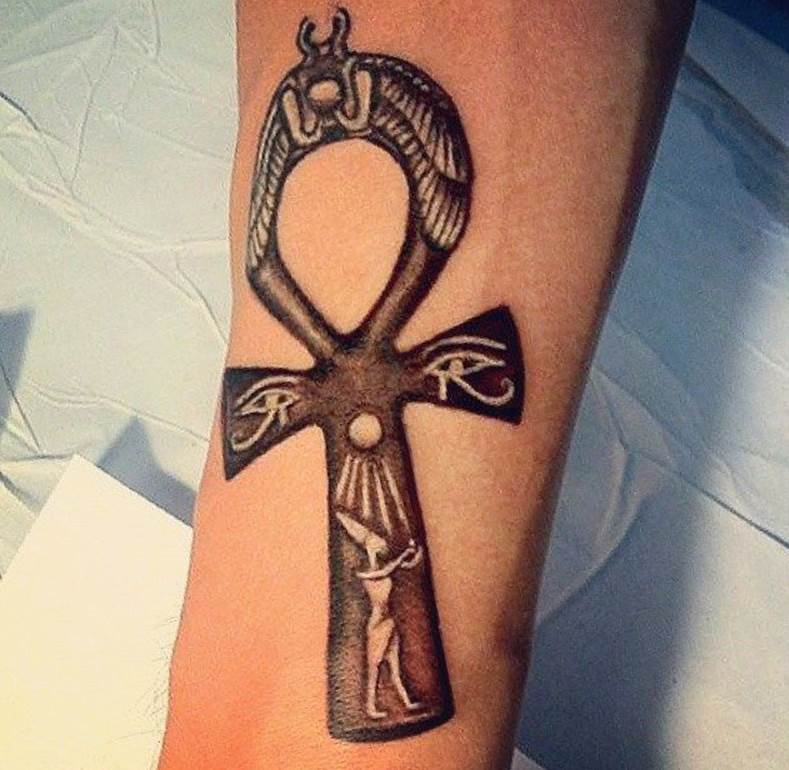 tatouage de la croix égyptienne