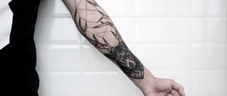 Dessins de tatouage sur l'avant-bras pour les hommes en noir et blanc