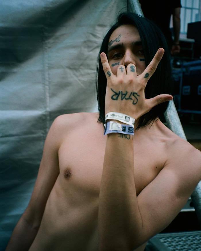 Tatouages de visages sur les bras