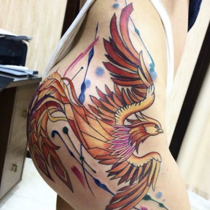 se faire tatouer un phénix sur la cuisse