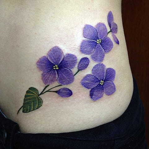 Tatouage violet