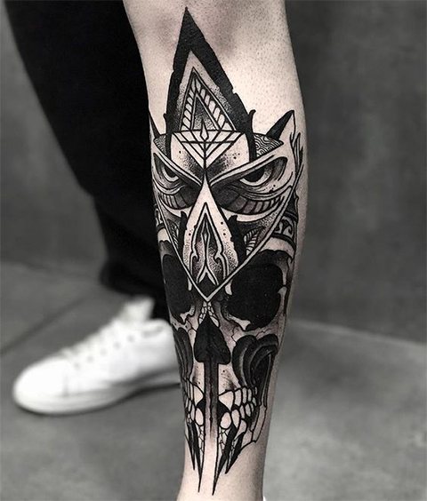Tatouage géométrique masculin