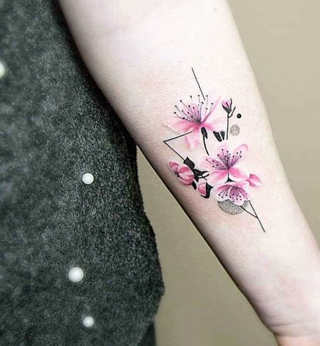 Tatouez la géométrie sur votre bras. Croquis pour filles, hommes, colorés, noir et blanc