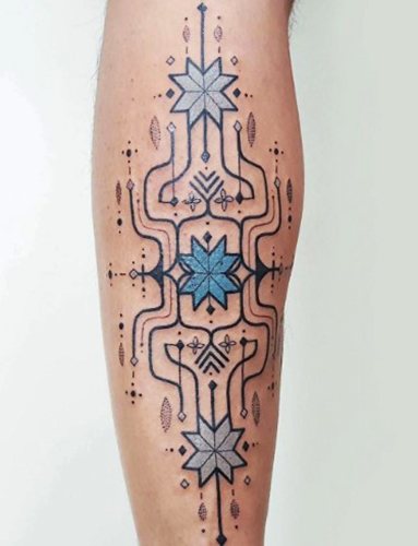 Tatouez la géométrie sur votre bras. Croquis pour filles, garçons, colorés, noir et blanc