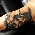 Tatouage des yeux d'un gladiateur