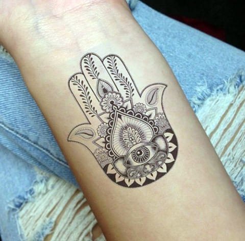 Tatouage de la khamsa sur la main