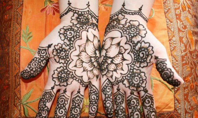 Tatouage au henné (mehendi) sur le bras - facile, petits dessins. Combien de temps dure le tatouage. Prix. Photo