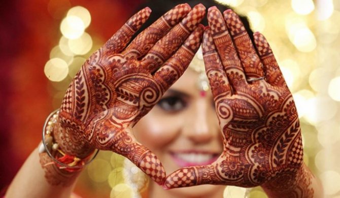 Tatouages au henné (mehendi) sur la main - faciles, petits dessins. Combien de temps le tatouage durera-t-il ? Prix. Photo