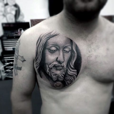 Tatouage de Jésus-Christ sur la poitrine