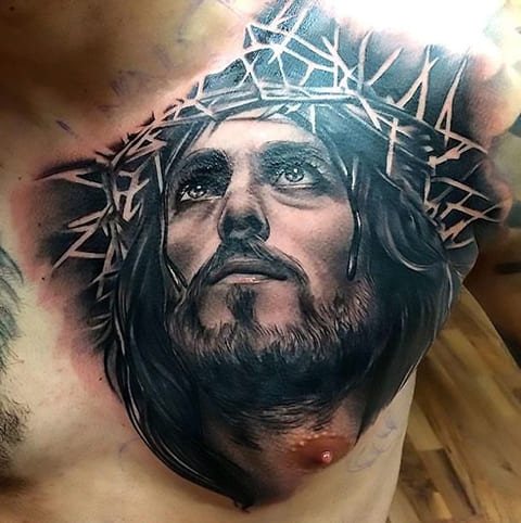 Tatouage de Jésus-Christ sur la poitrine