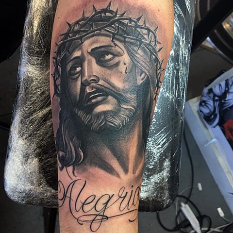 Tatouage de Jésus-Christ avec une couronne d'épines