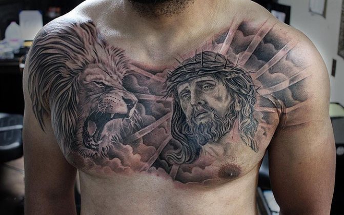 Tatouage de Jésus sur le bras, le dos, l'épaule, la poitrine. Signification, sur la croix, avec le diable, machine, colombe