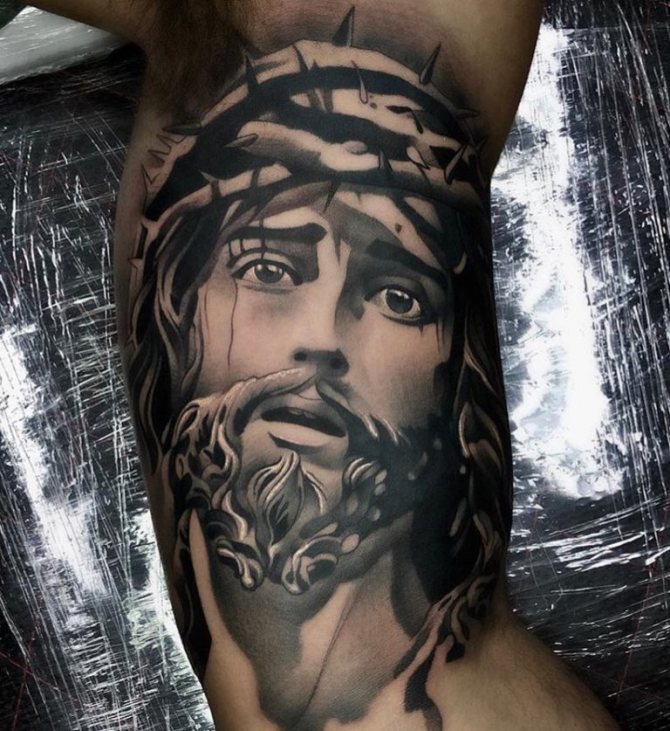 tatouage de jesus christ sur le bras