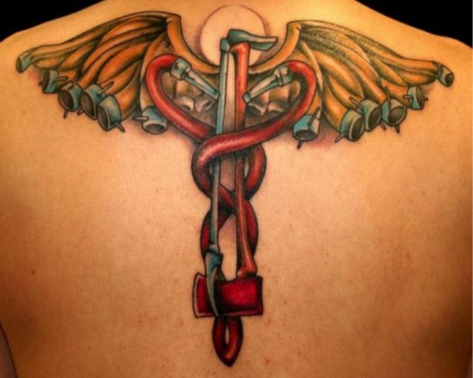 Tatouage Caducée (63 images) - signification et symbolisme sur épaules, avant-bras, bras