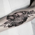 Tatouage de la dague et du loup