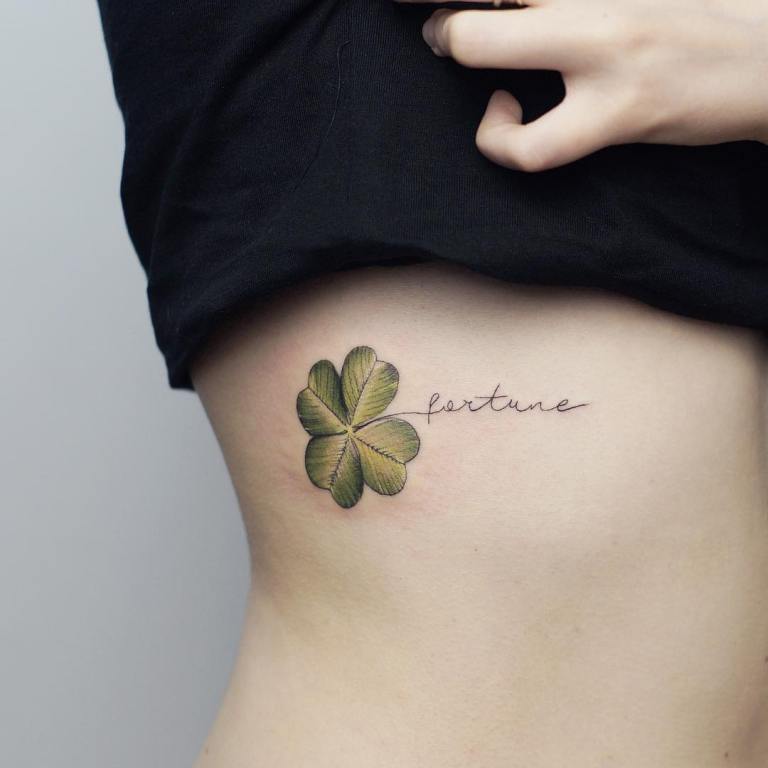 Tatouez un trèfle sur vos côtes