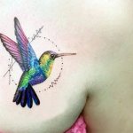 Tatouage d'un colibri