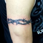 Tatouage de fil barbelé