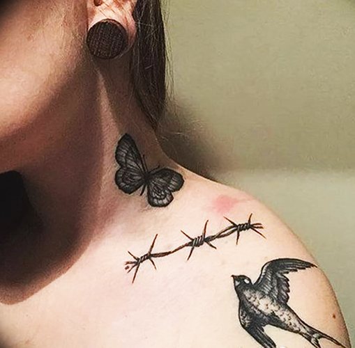 Tatouage de fil barbelé. Signification sur pied, poignet, cou, jambe, avec fleurs, rose, cœur, croix