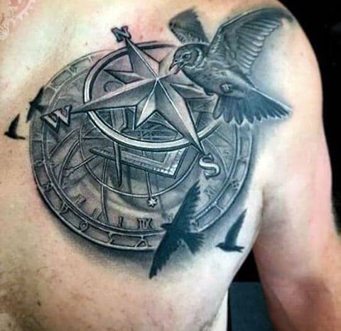 Tatouage boussole et oiseaux - photo