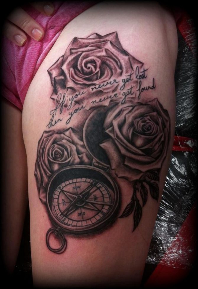 Tatouage boussole et rose : signification, croquis homme et femme