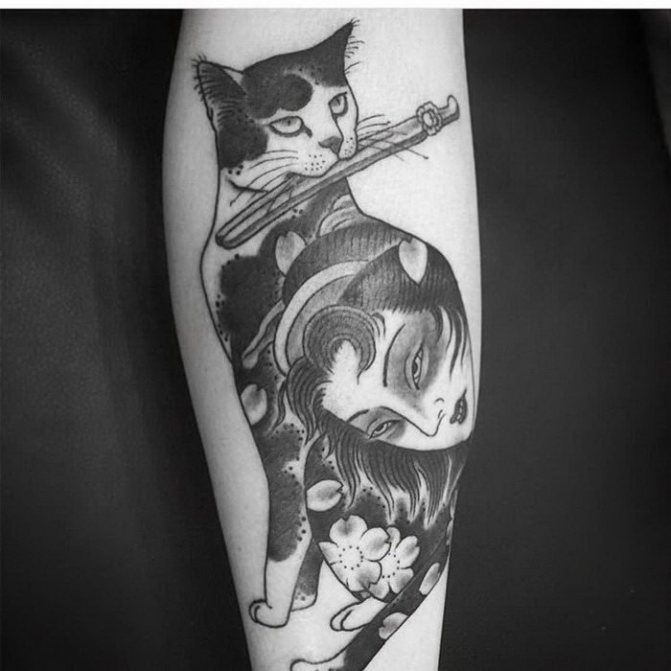 tatouage chat noir et blanc avec fille sur l'avant-bras