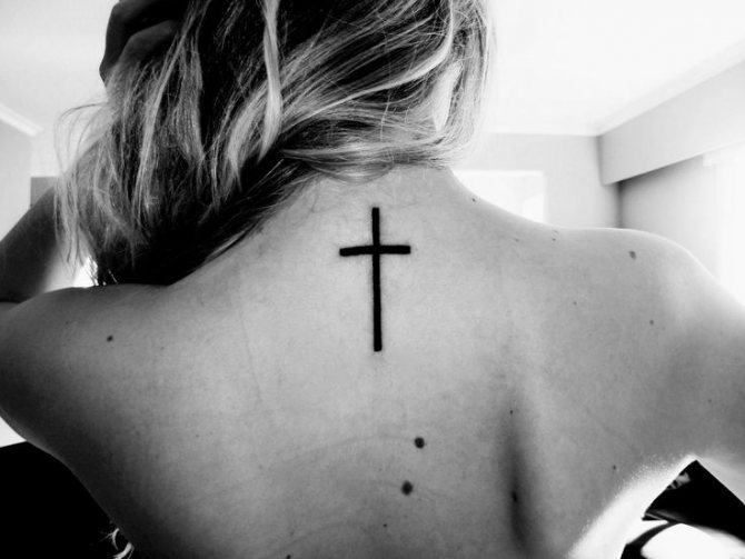 croix de tatouage
