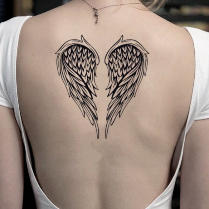 Tatouage d'ailes d'ange