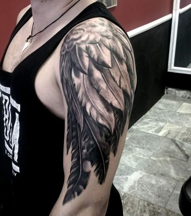 Tatouage d'ailes d'oiseaux