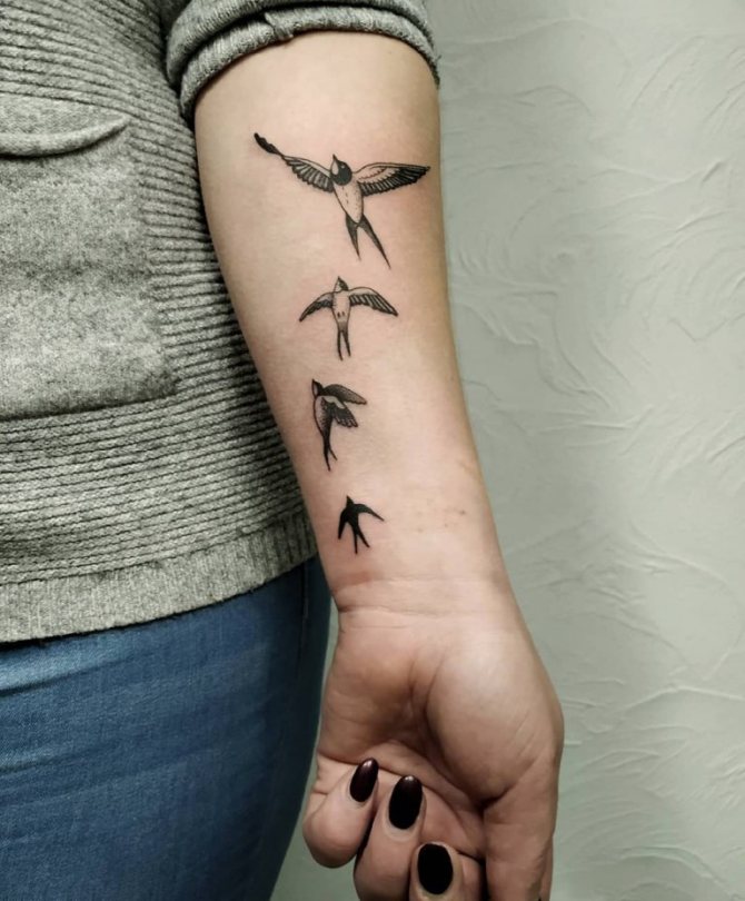 Tatouage d'une hirondelle sur votre bras